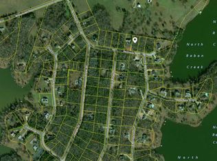 104 Peninsula Dr, Laurens, SC 29360