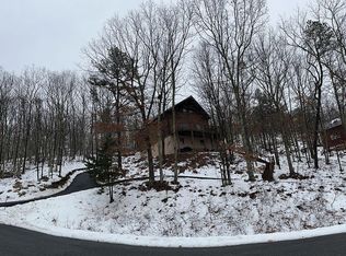 146 Greenwich Dr, Bushkill, PA 18324