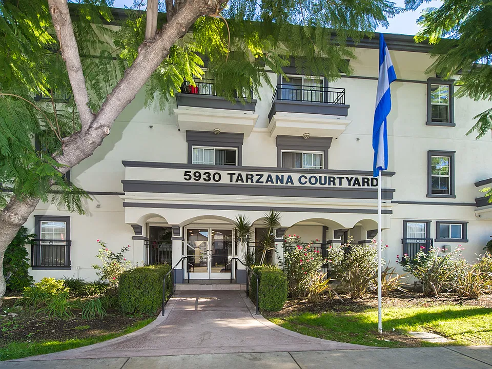 Tarzana Courtyard