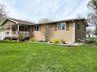 196 Hillcrest Ave, Spicer, MN 56288