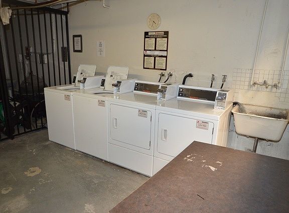 4th image of 11825 Gilmore St #2855