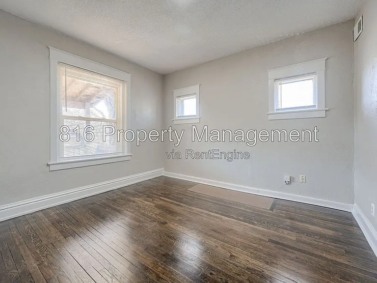 2416 E 22nd St #2W — Photo 2