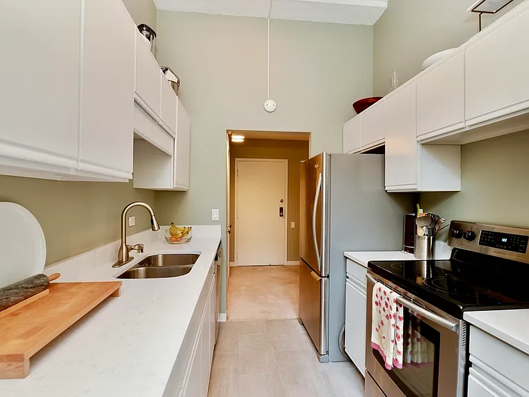 600 S Dearborn St #305 — Photo 2