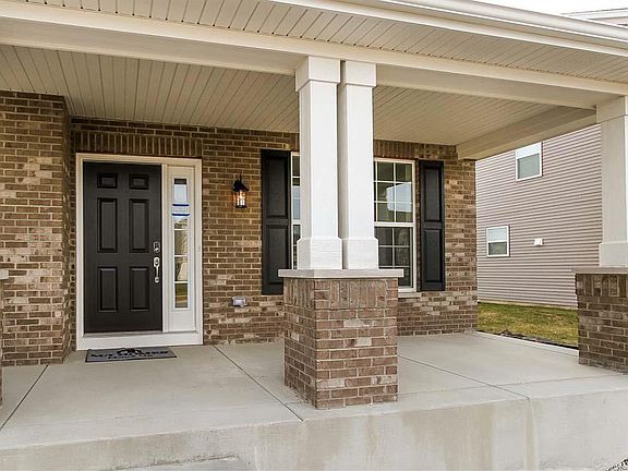 Located on 0011 in The Oaks At Churchill Club in Oswego, IL