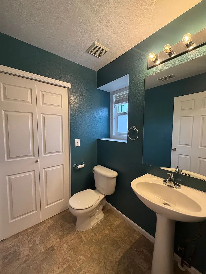 2 Story End Unit with 3 BR/2 1/2 BA — Photo 3