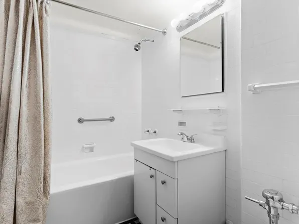 337 East 62nd Street image 6 of 7