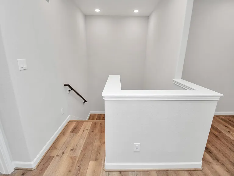 2355 Hoskins Dr — Photo 17