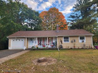 19 Larrow Dr, North Windham, CT 06256