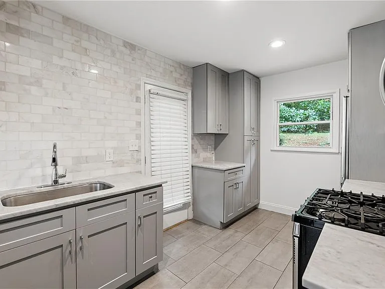 2035 Miriam Ln — Photo 10