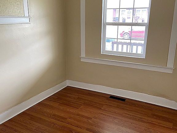 5th image of 2105 Charles St