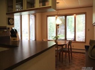 163 Ribbon St, Franklin Square, NY 11010