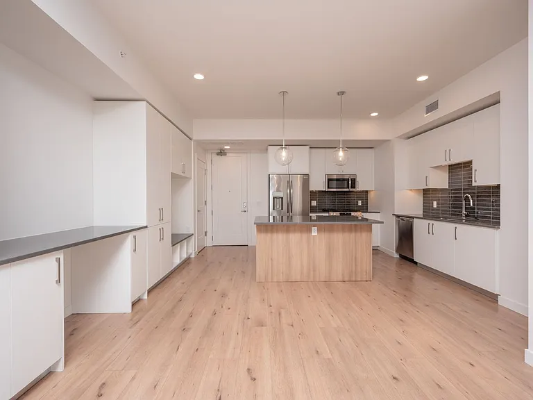 1212 Demonbreun St #1710 — Photo 12
