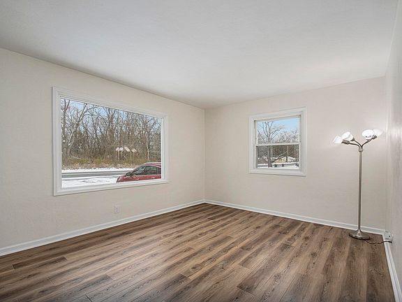 3rd image of 4610 W Linden Ave