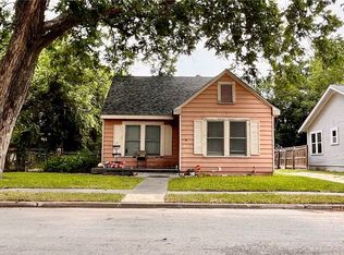 211 W College St, Seguin, TX 78155