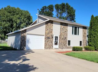 921 Hackberry Rd, North Platte, NE 69101