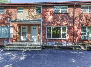 200 Linn Ct APT C, North Aurora, IL 60542