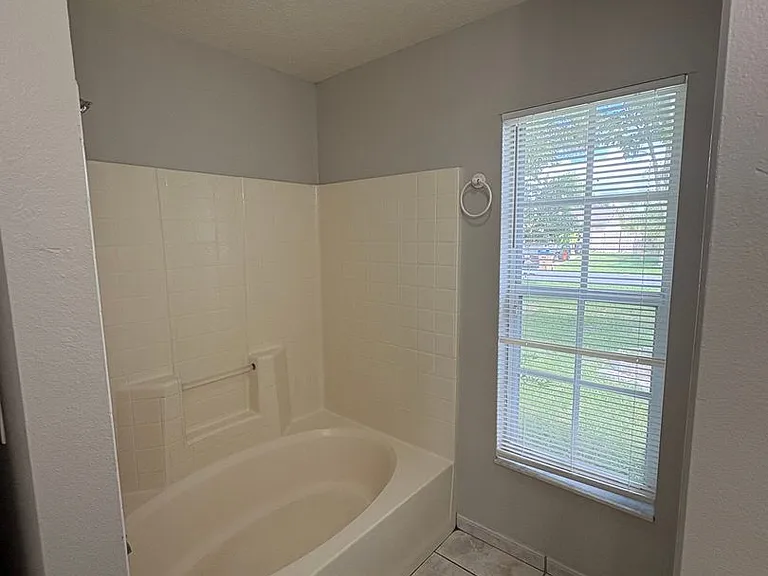 305 Colonade Ct — Photo 22