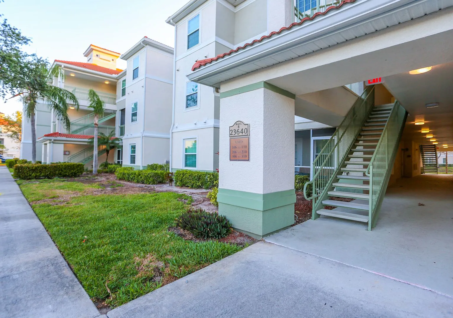 The Tides At Pelican Landing**Great Location**Walk To Coconut Point** 2/2 Condo ** Unfurnished An... — Photo 4