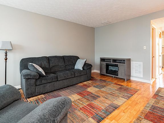 3rd image of 919 Charnwood Ln #16F