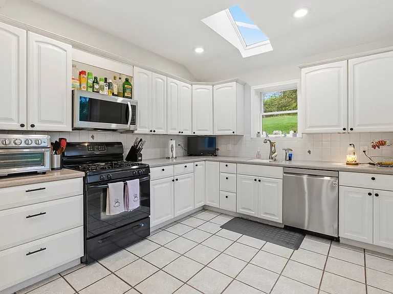 27 Wagner Ln #2 — Photo 7