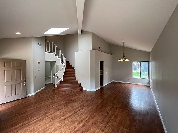 3rd image of 5064 Summerhill Dr