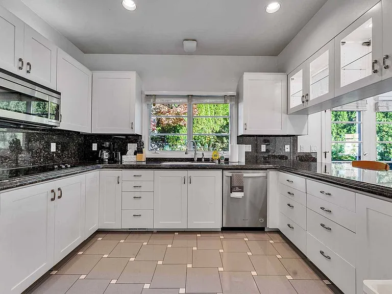 1620 NW Barnsley Ct — Photo 3