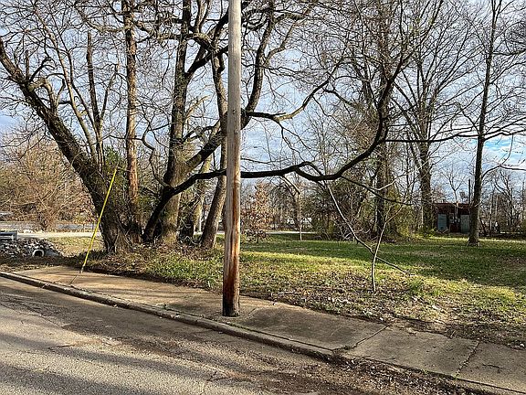 3rd image of 1145 Bayard Park Dr