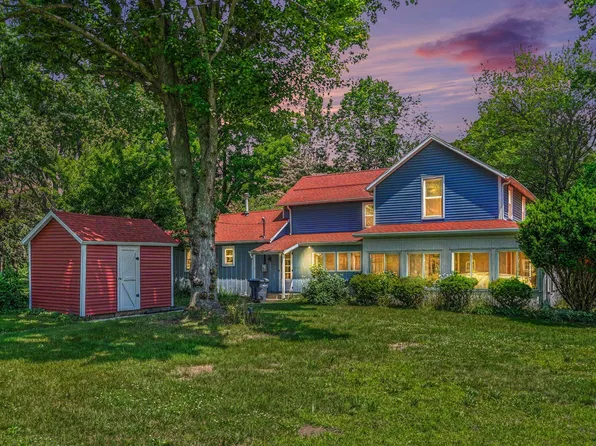 5497 Wilson St, Coloma, MI 49038