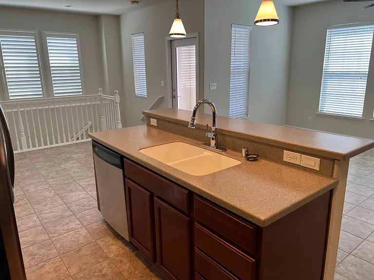 207 W La Flor Ln — Photo 7