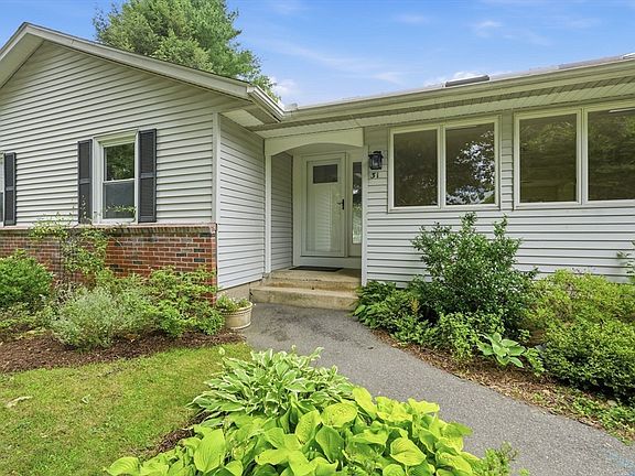 2nd image of 31 Colonial Ct