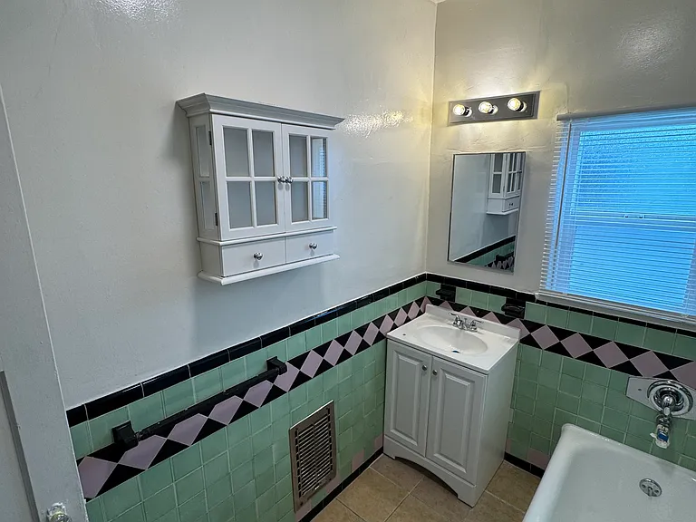 1874 S Redondo Blvd #1874 — Photo 75