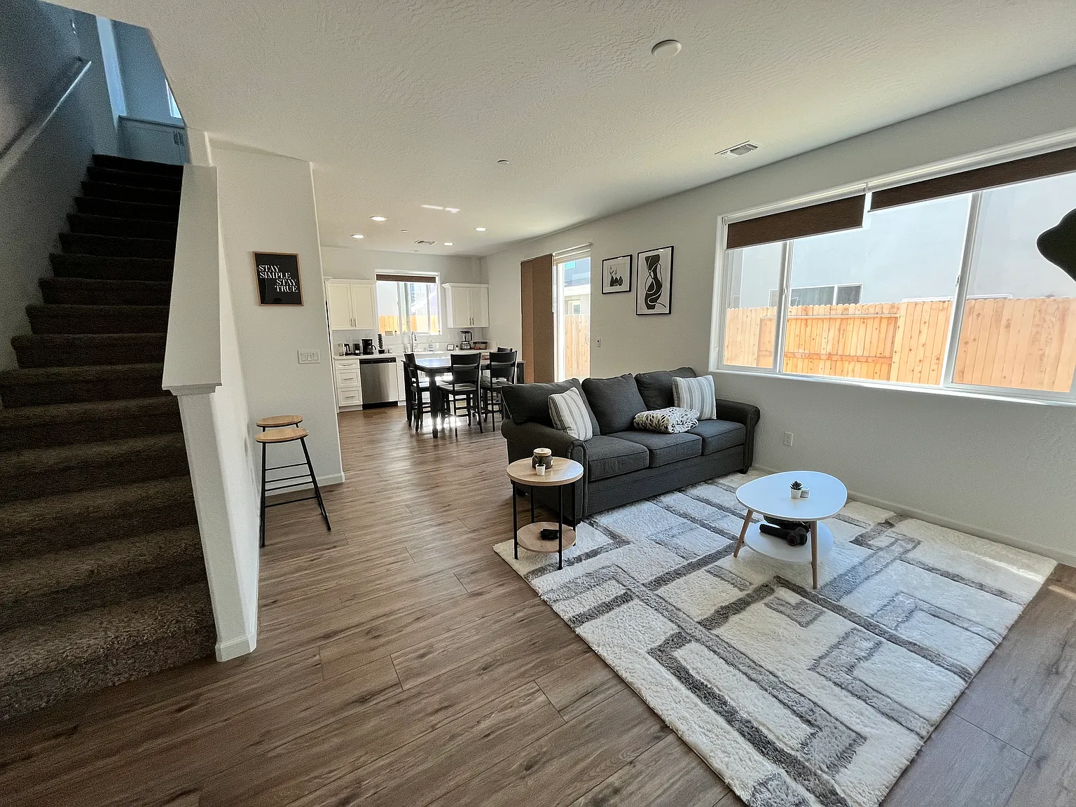3 bed, 2.5 bath, 1436 sqft, $2,300 — Photo 2