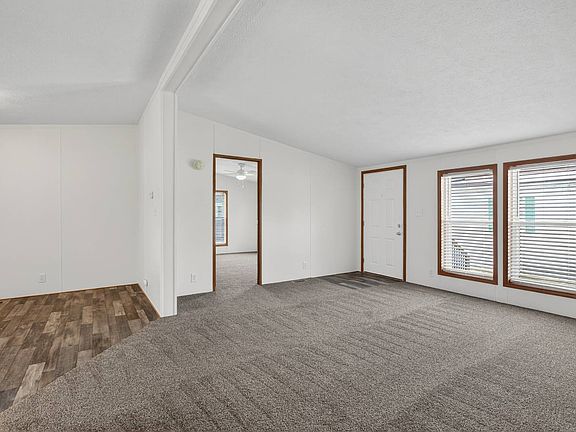 5th image of 460 Edinborough St