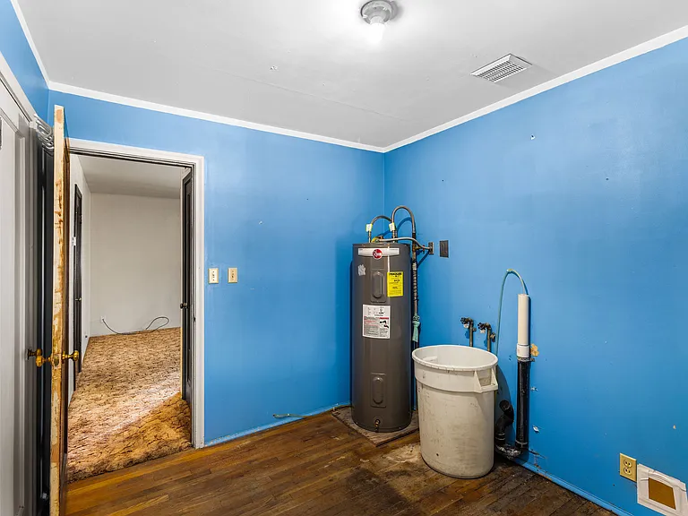 320 Clifford St — Photo 11