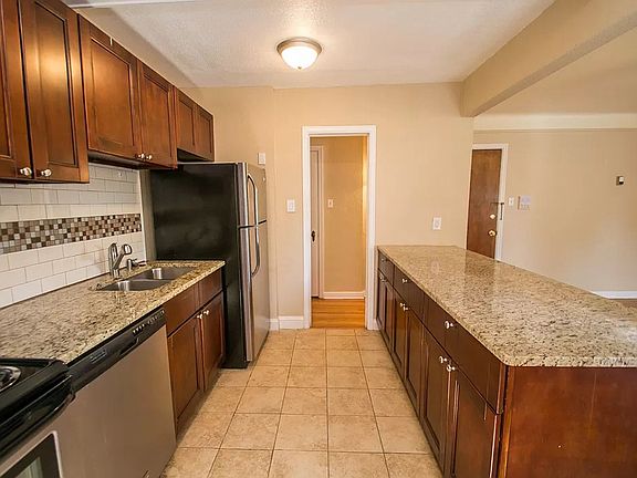 3rd image of 2121 S Josephine St APT 5