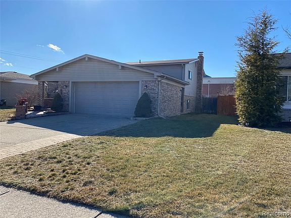 2nd image of 43017 Freeport Dr