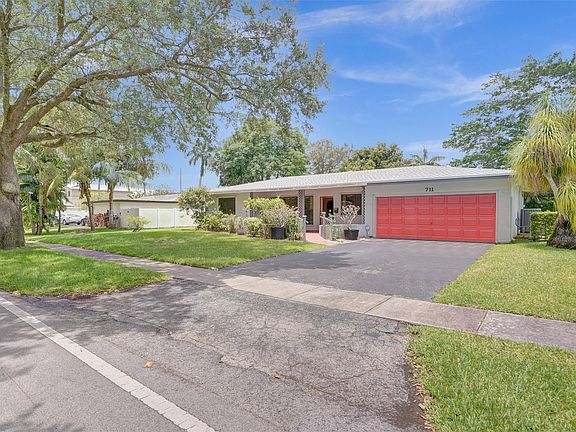 4th image of 711 Holly Lane