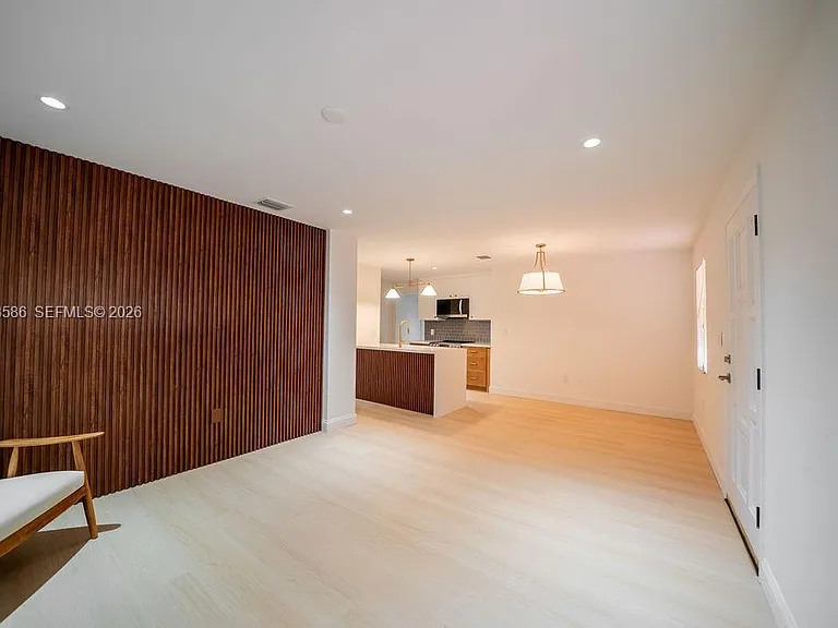 1550 S Greenway Dr — Photo 4