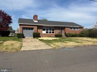 303 Hillcrest Ln, Blackwood, NJ 08012