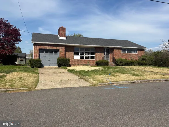 303 Hillcrest Ln, Blackwood, NJ 08012