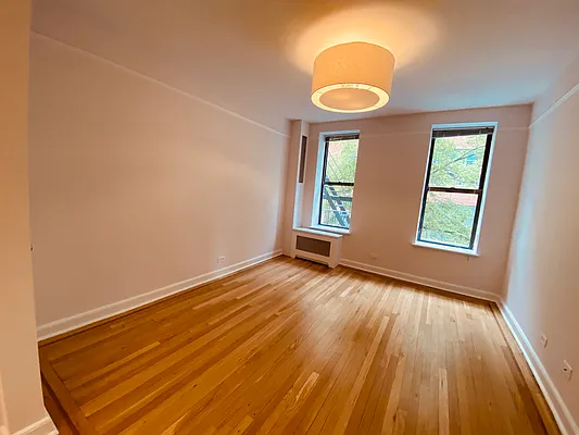 Rented by Metropolis Real Estate of Manhattan | media 7