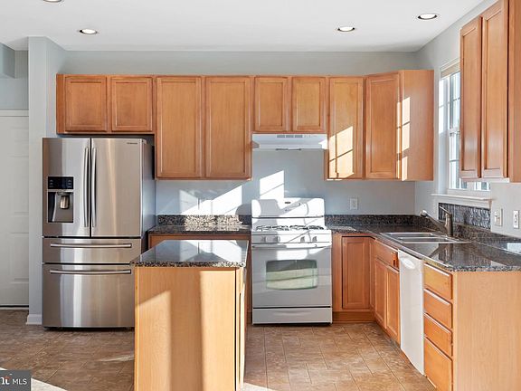 4th image of 1 Brinkley Ct