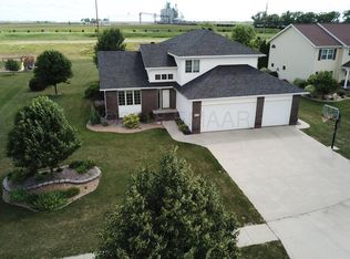 117 Cottonwood Dr, Casselton, ND 58012