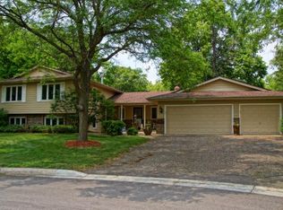 1400 Muir Ln, Burnsville, MN 55337