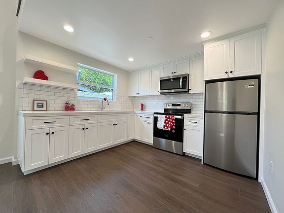 4th image of 1162 N Loma Vista Dr #A