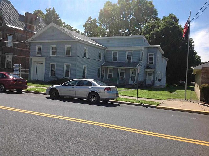 2nd image of 744 N HUDSON Avenue