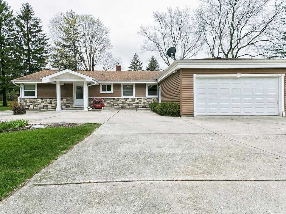 2nd image of 3720 Crestview Cir