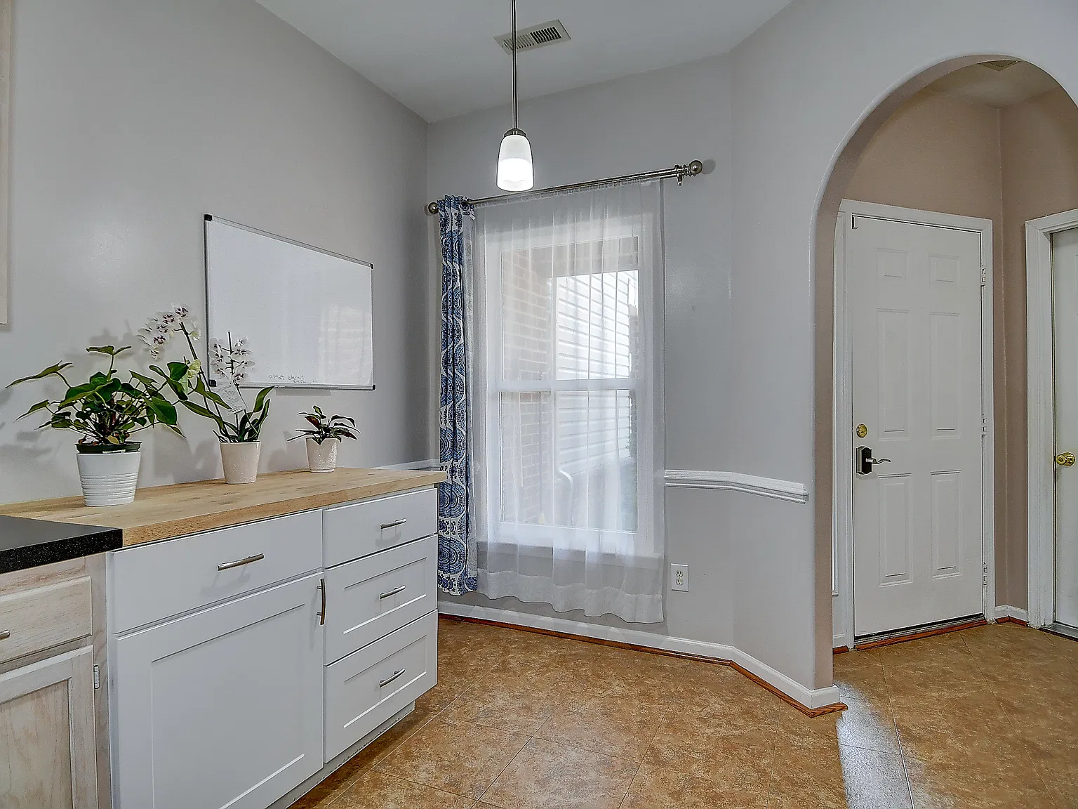 3 bed, 2.5 bath, 1751 sqft, $2,595 — Photo 3