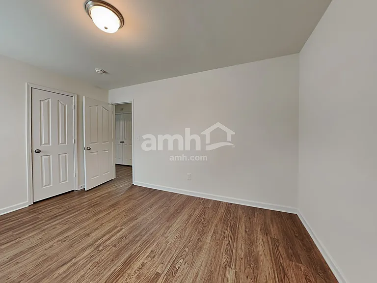 1882 Woodstone Dr — Photo 16