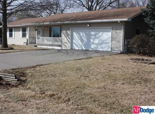 4825 Lakeland Dr, Blair, NE 68008